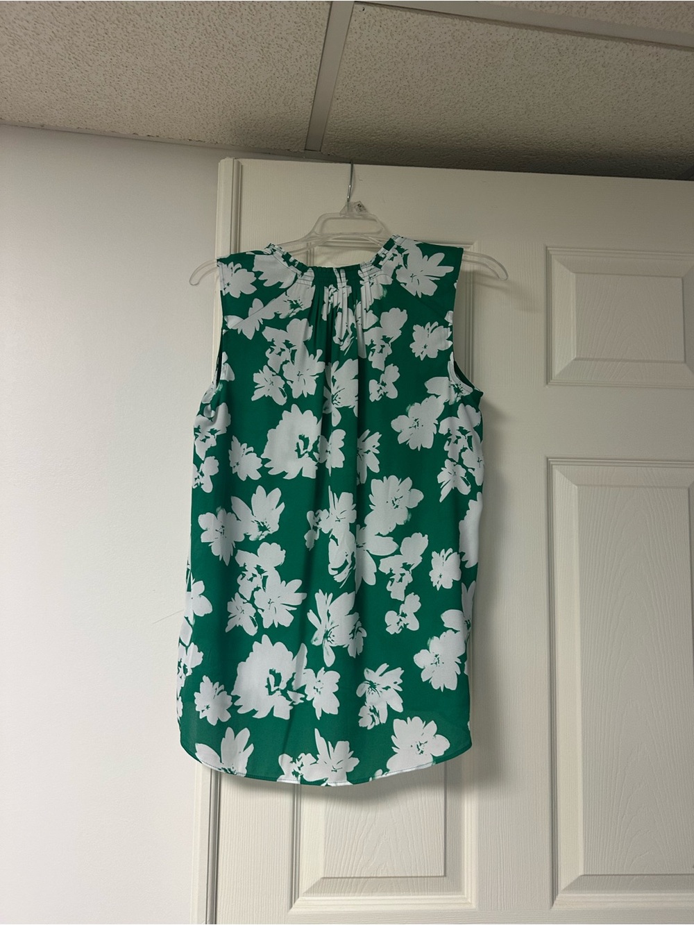 Simply Vera Vera Wang Green and White Floral Sleeveless Camisole
